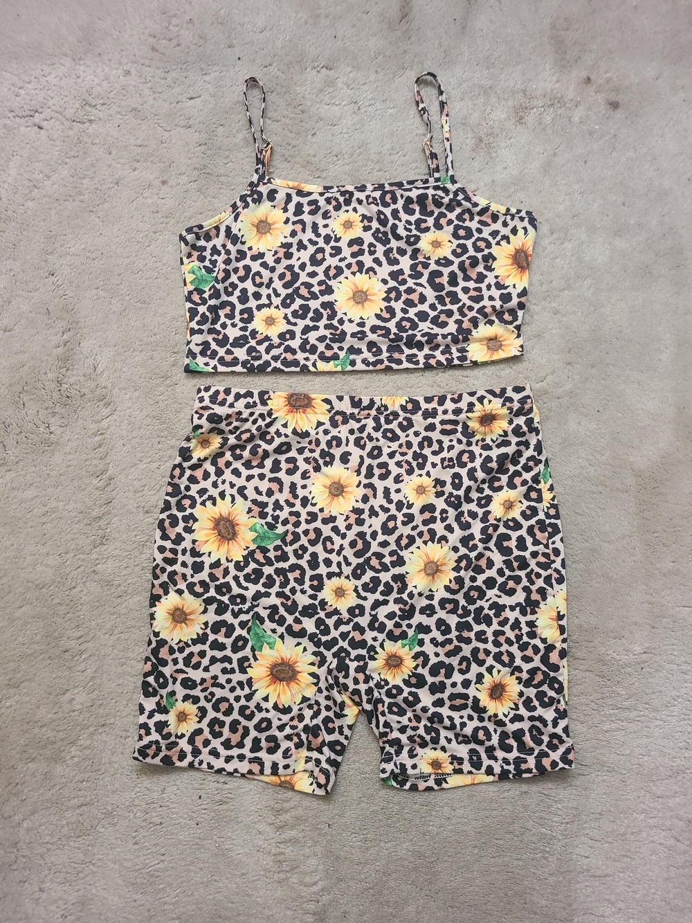 2 Piece Sunflower/Leopard Short Set size XL